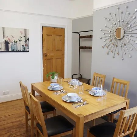 Lovely 3 Beds House 6 Guests King Beds
